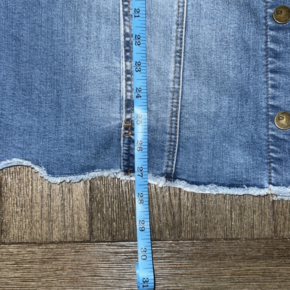 LOGO by Lori Goldstein Lea Denim Jacket with Frayed Edges - Picture 13 of 13